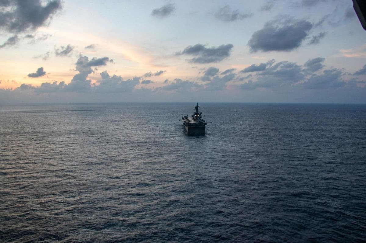 USS Tripoli no Oceano Índico Amid Tension with Iran