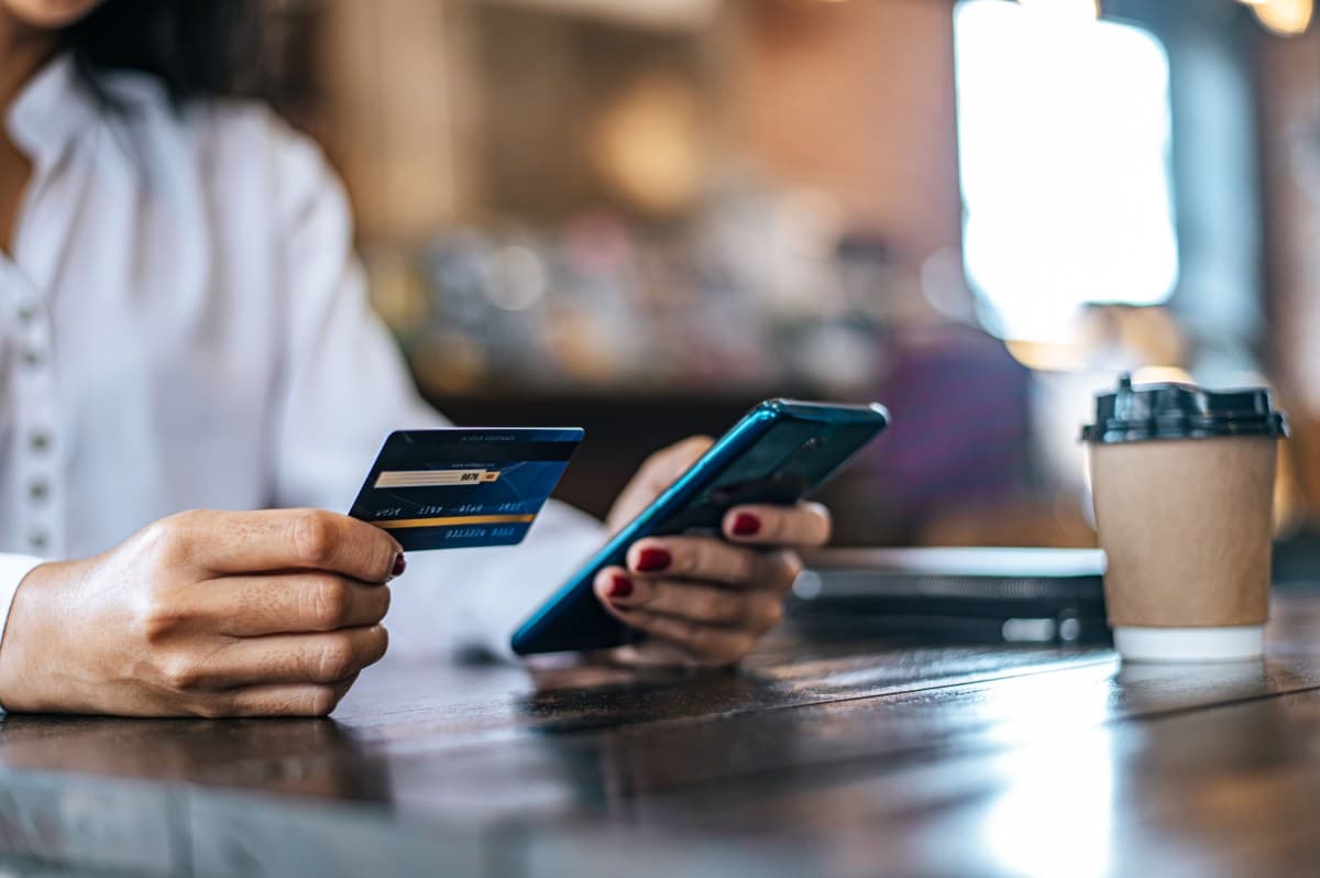 Bancos digitais vs tradicionais: como escolher o ideal?