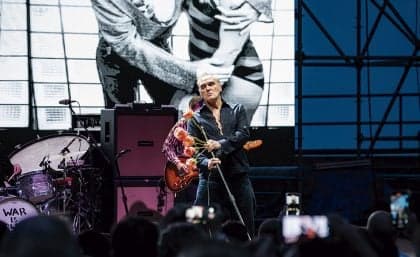 O Estrondoso Retorno de Morrissey e sua Crítica à Indústria Musical