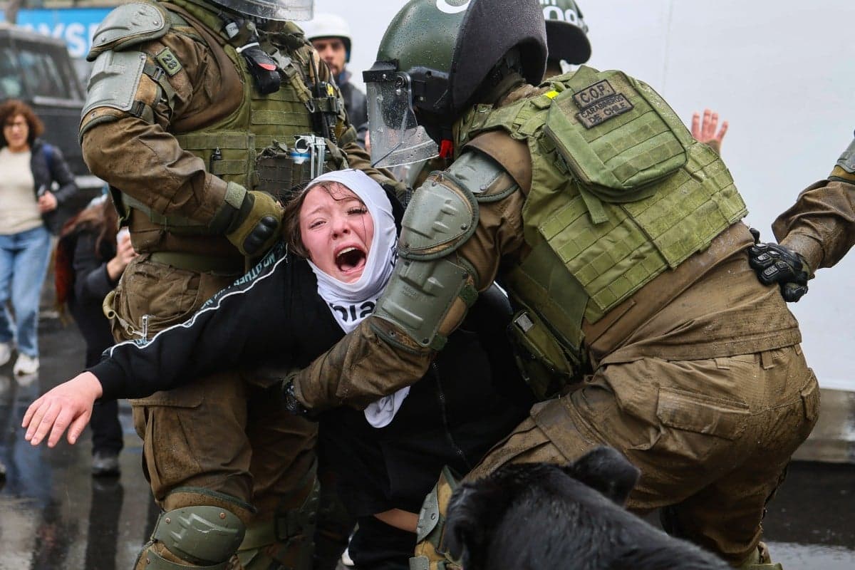 Protestos no Chile resultam em quase 300 detenções em memória a Allende