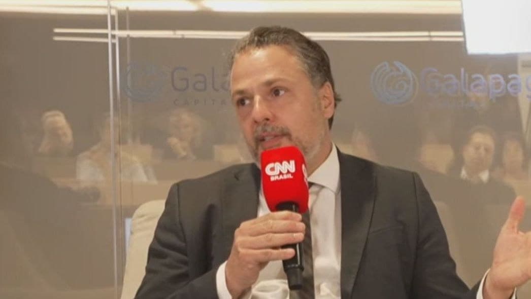 Caio Junqueira analisa disputas para presidência do Brasil em evento