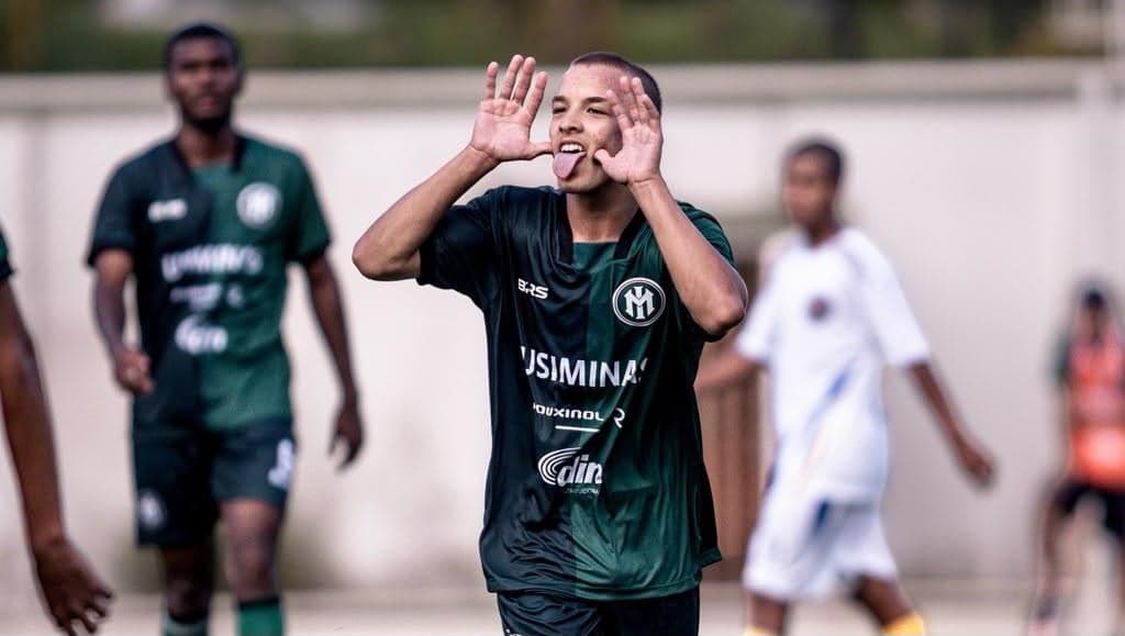 Promessa do Inter de Minas marca em estreia e torna-se mais jovem a balançar as redes