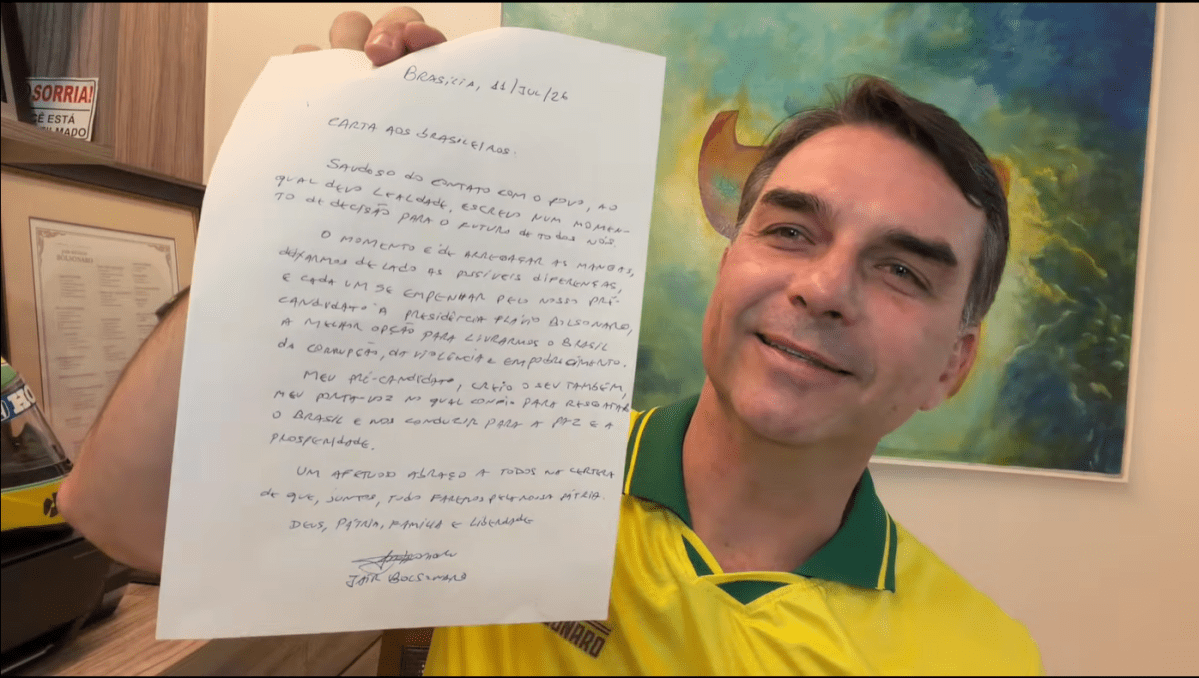 Flávio Bolsonaro critica proibição de visitas ao pai por Moraes