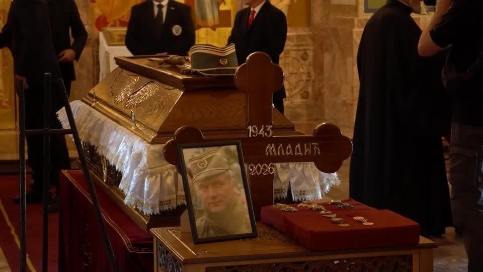 Milhares participam do funeral de Ratko Mladic em Belgrado