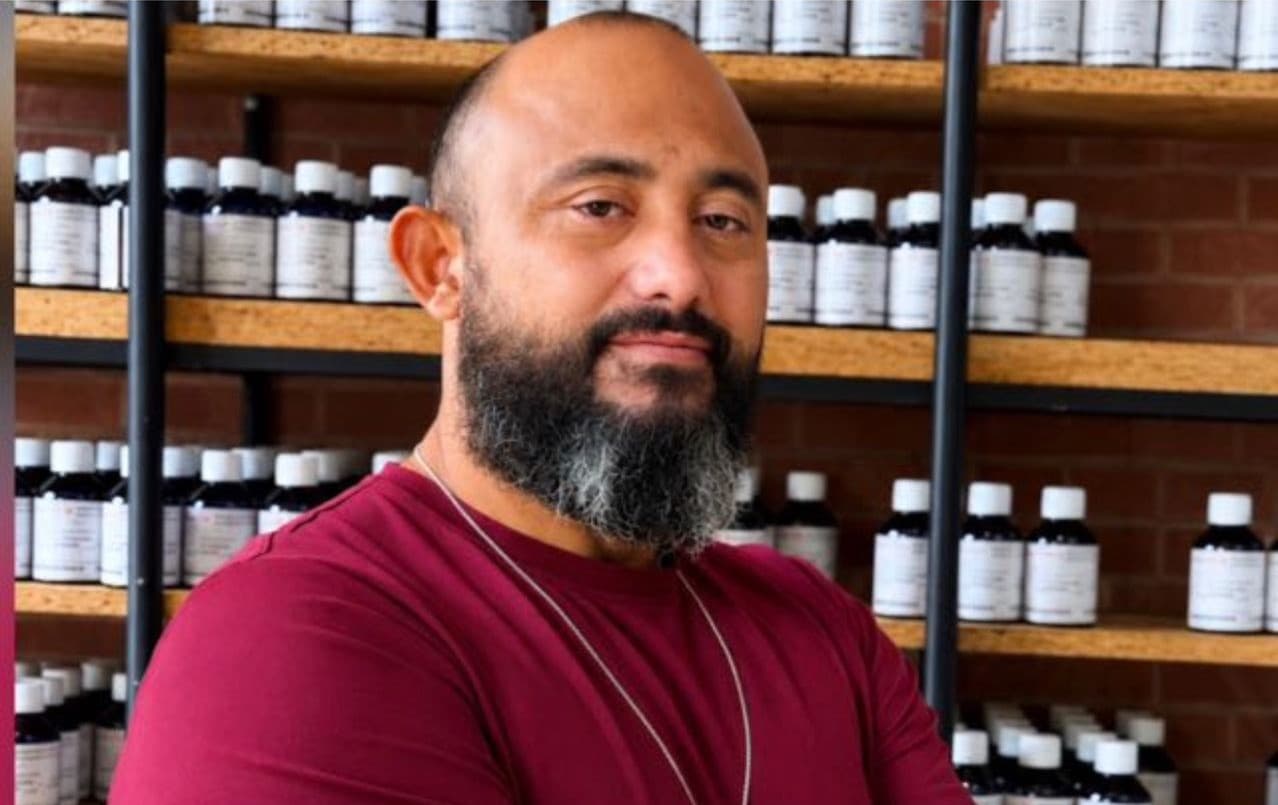 Leonardo Leal: do TikTok para o mundo da perfumaria
