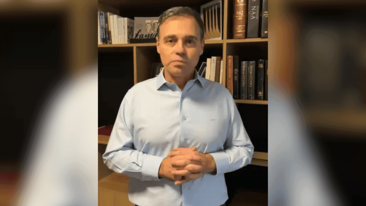 André Mendonça agradece apoio de fiéis em meio a crise no STF