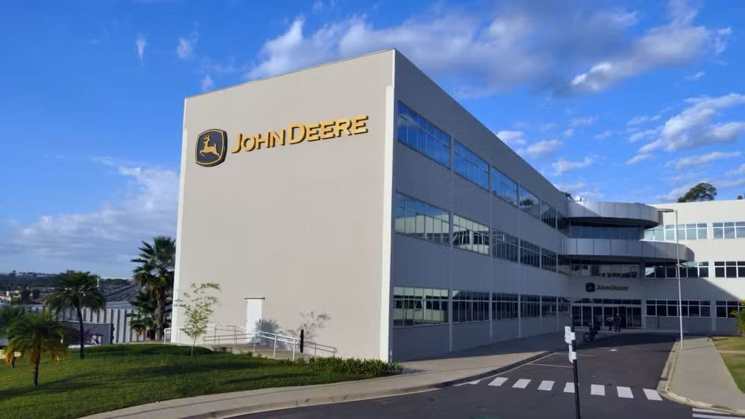 Deere & Company reporta lucro de US$ 1,77 bilhão, mas ações caem
