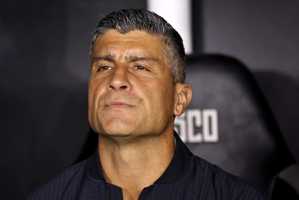 Vasco goleia Coritiba e técnico elogia atuação da equipe no Brasileiro