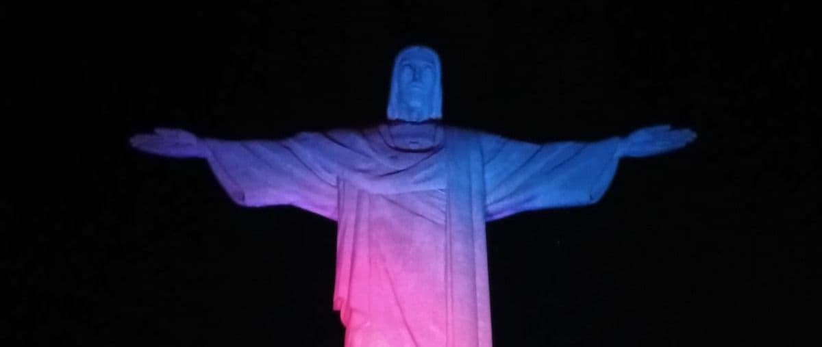 Cristo Redentor brilha em homenagem aos 250 anos da independência dos EUA
