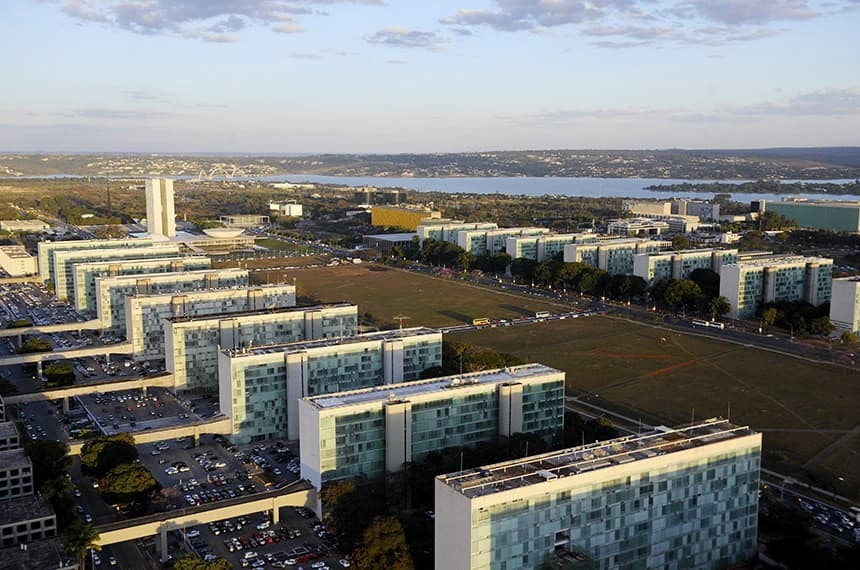Governo bloqueia R$ 22,1 bilhões e ajusta déficit primário para R$ 60,3 bi