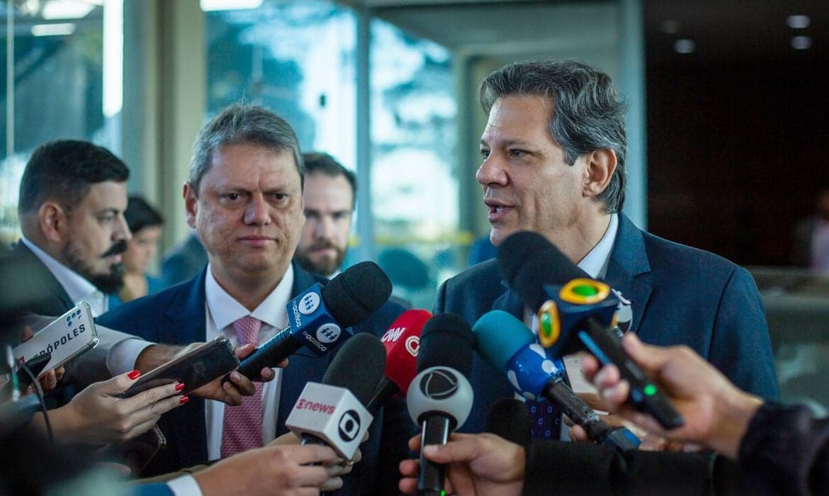 Pesquisa aponta Tarcísio de Freitas com 42% e Haddad com 27% em SP