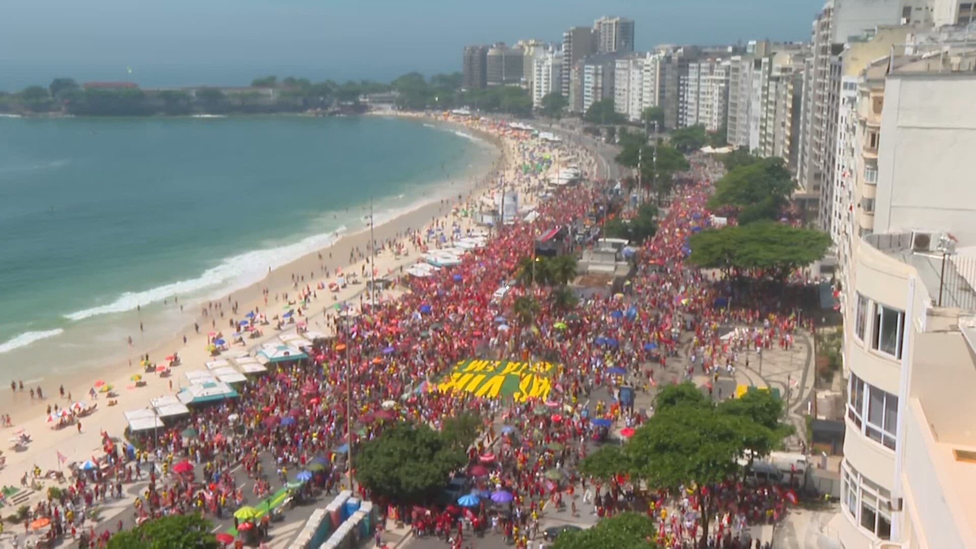 Lula e Flávio Bolsonaro promovem manifestações em cidades do Sudeste