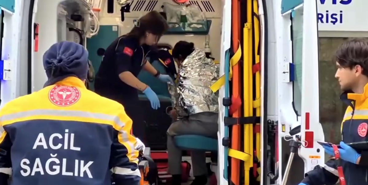 Turquia: Guarda Costeira Resgata 21 Migrantes Após Acidente no Mar Egeu