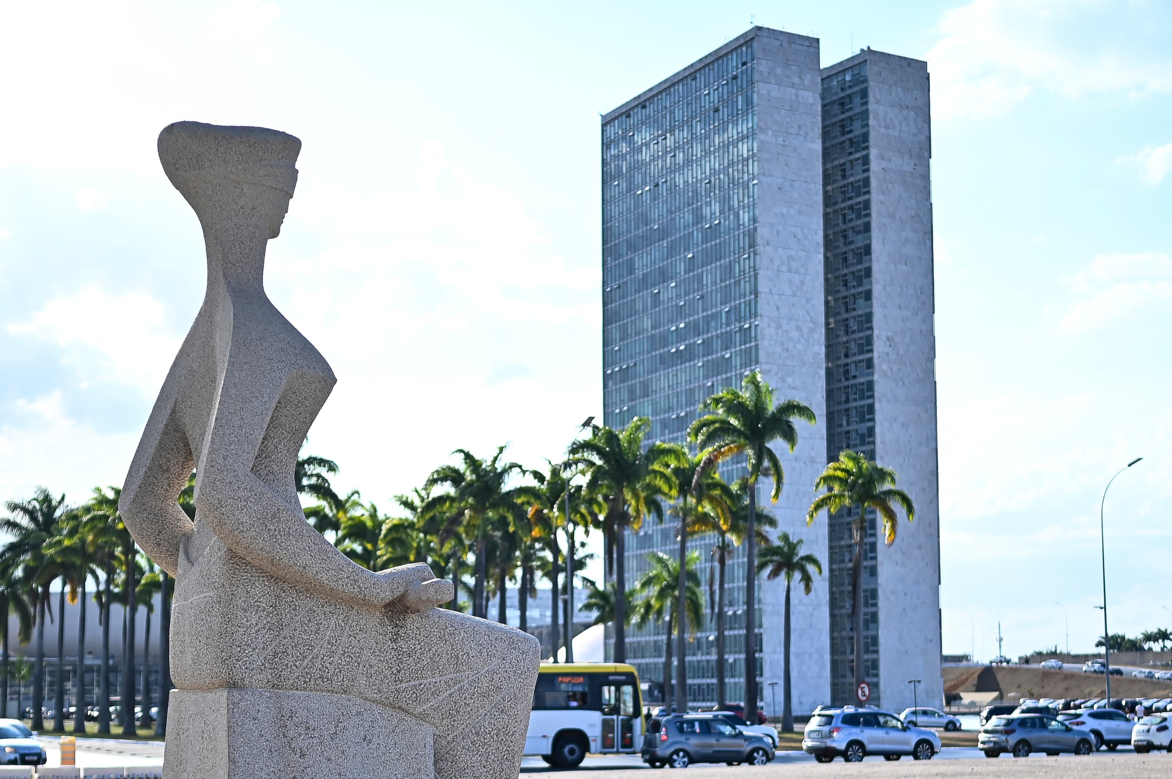 Parlamentares Proclamam Reforma no Judiciário em Meio à Crise do STF