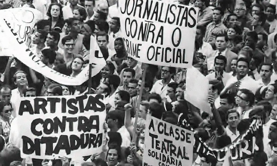 Crítica ao Brasil da Desigualdade e Alienação Social