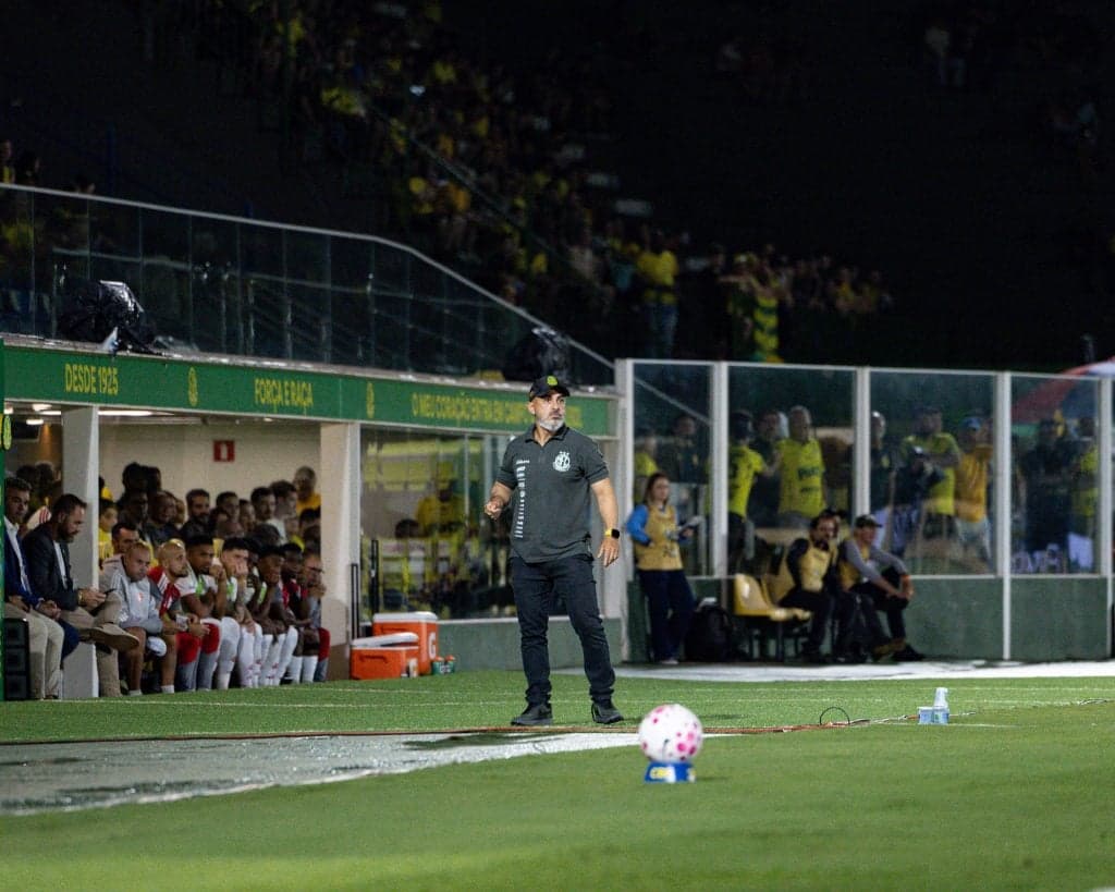 Técnico Rafael Guanaes destaca pressão emocional após vitória sobre o Internacional
