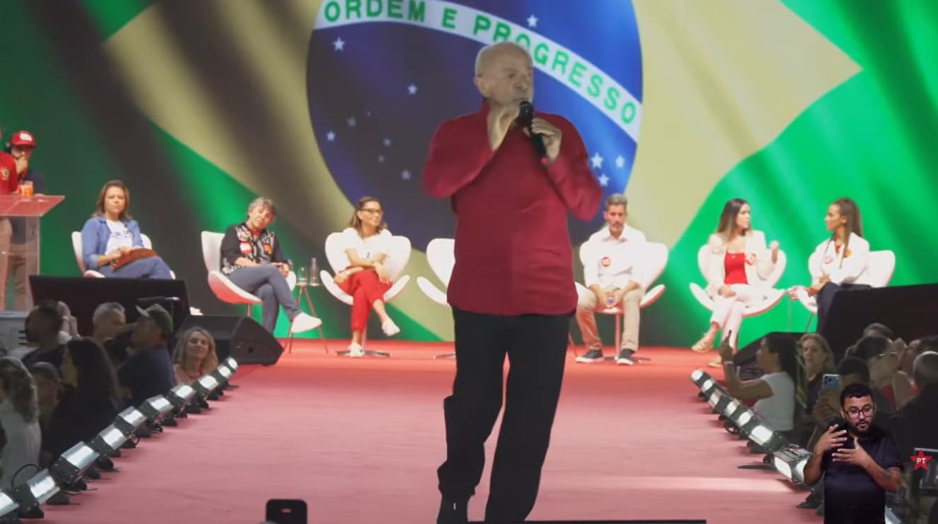 Lula critica Flávio Bolsonaro e pede respeito à soberania do Brasil