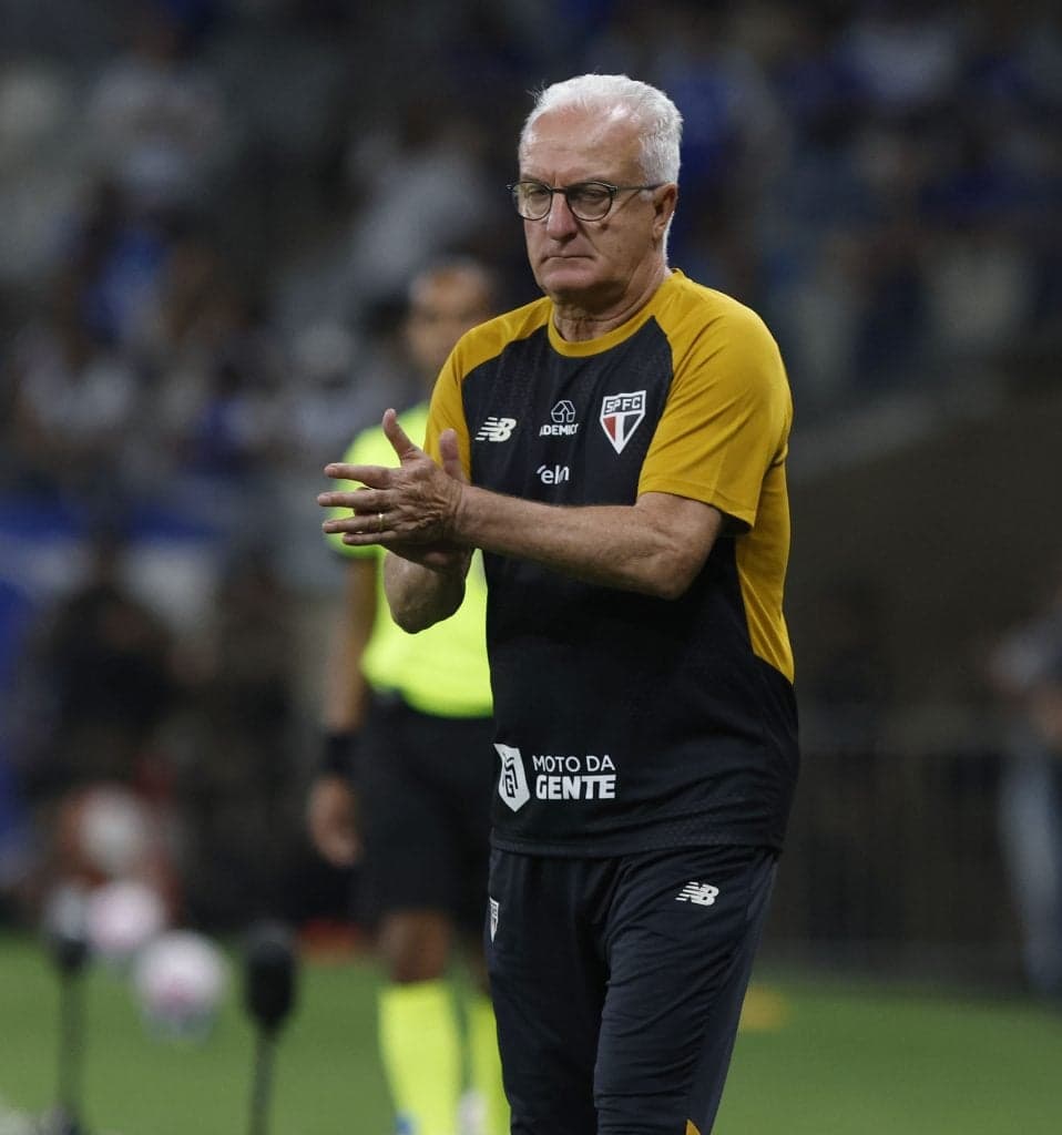 Dorival Júnior reconhece fase complicada do São Paulo após derrota para o Cruzeiro