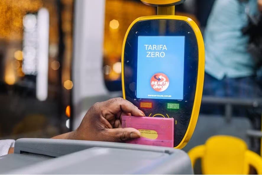 Lula anuncia PEC para tarifa zero em ônibus aos fins de semana