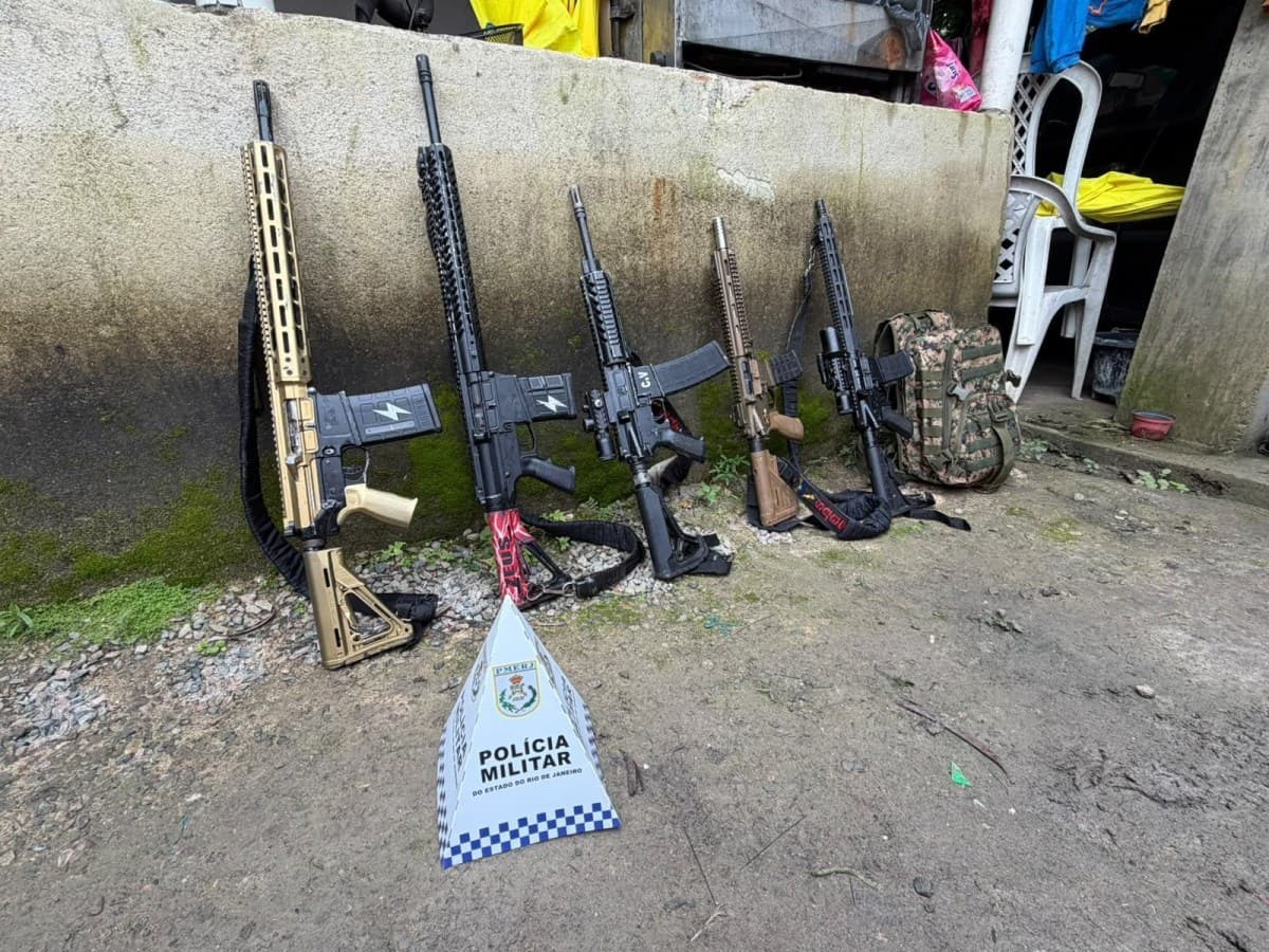 Polícia Militar realiza operação com apoio aéreo na Baixada Fluminense
