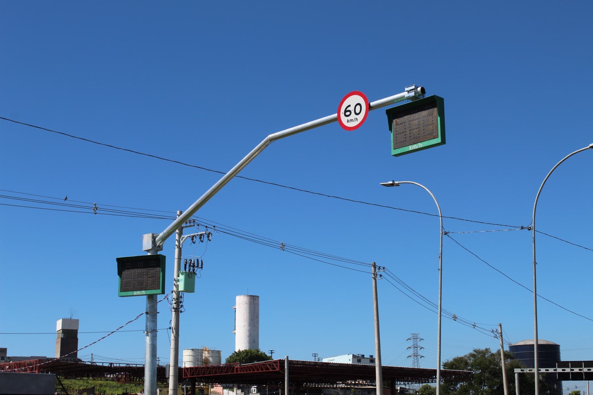 Testes de radares de velocidade média começam em oito estados