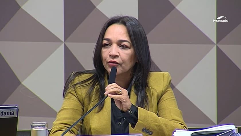 Eliziane Gama defende PEC que acelera afastamento de magistrados
