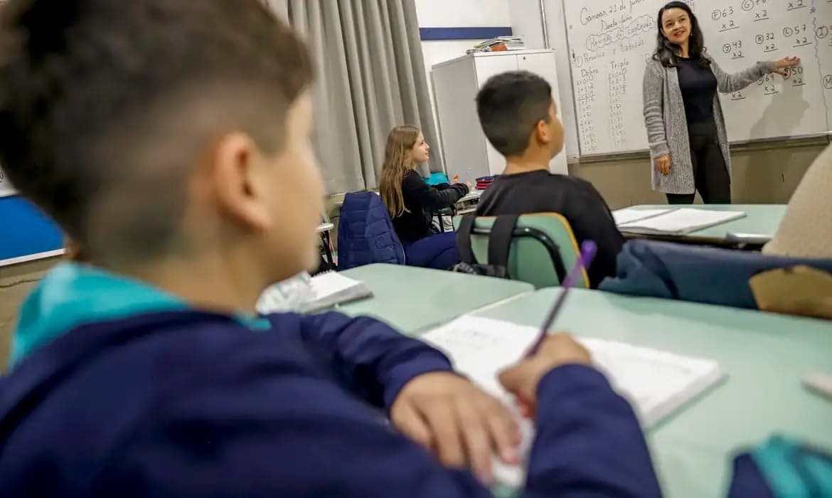 Entidades científicas da educação apoiam reeleição de Lula