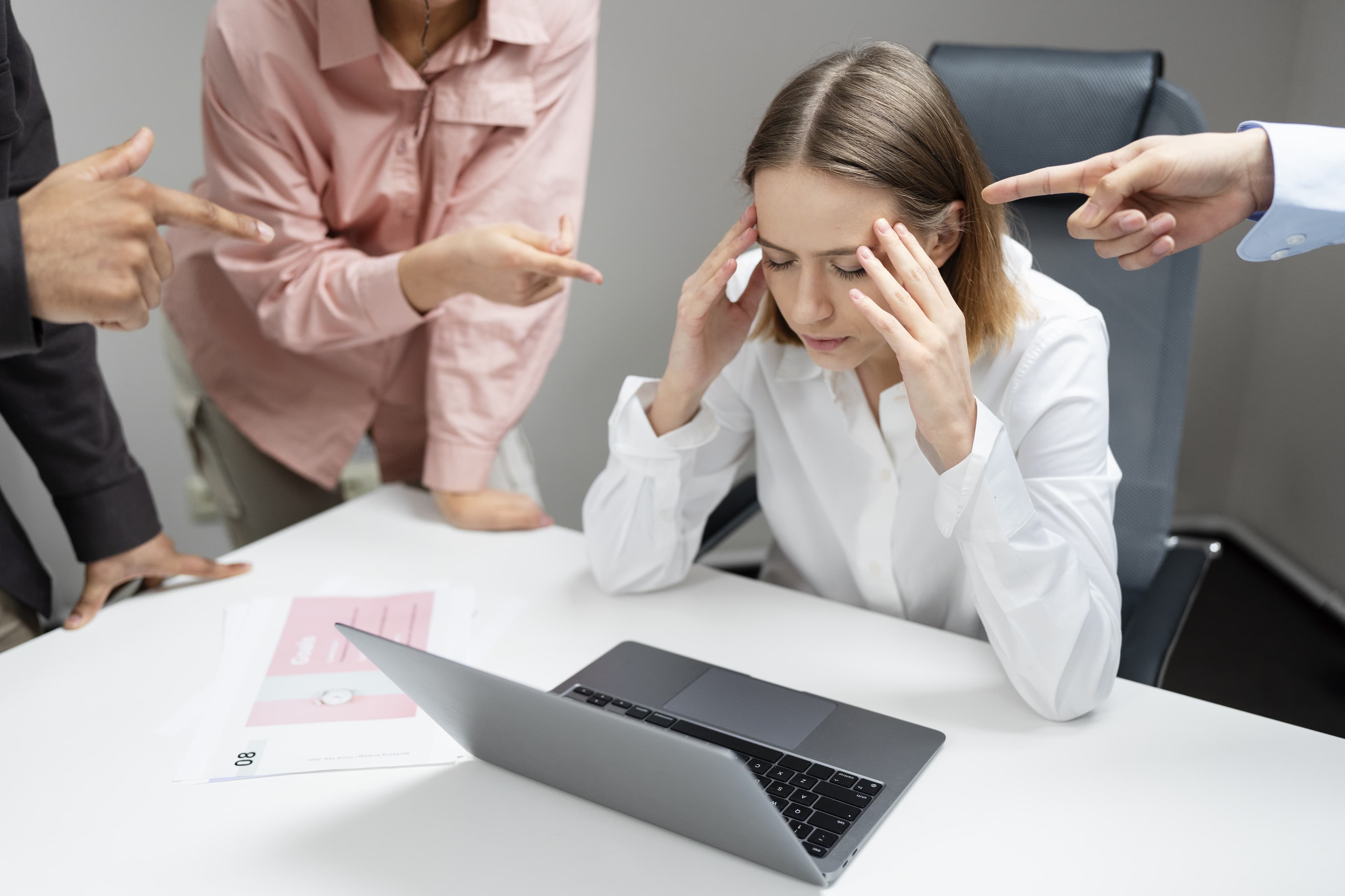 Solidão corporativa afeta saúde mental e carreira dos profissionais