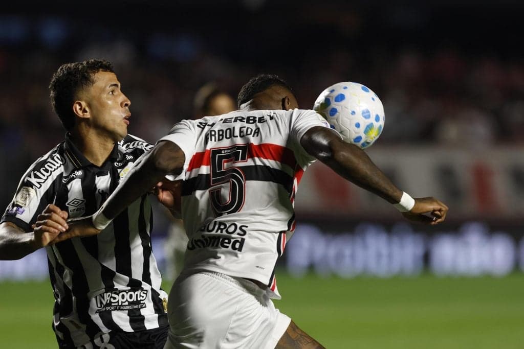 Arboleda lamenta desconcentração do São Paulo em clássico contra Santos