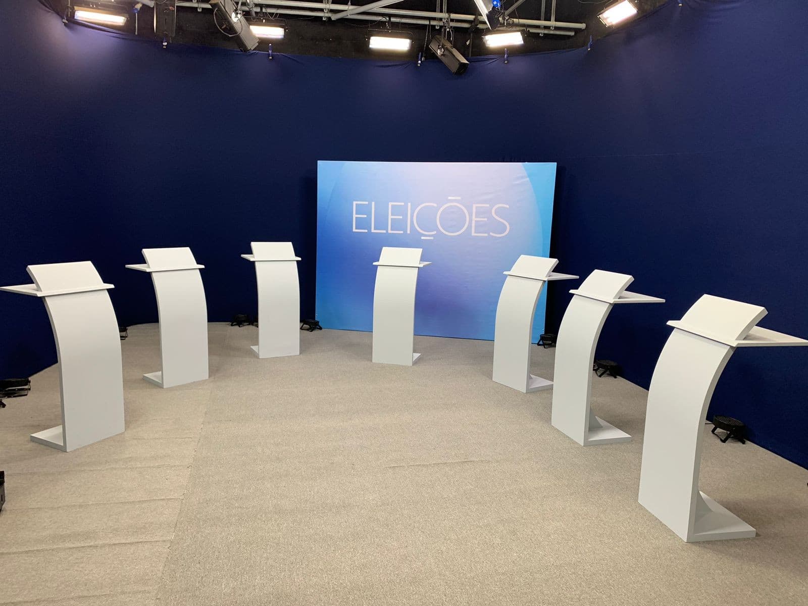 Debates entre candidatos a governador acontecem em 26 estados