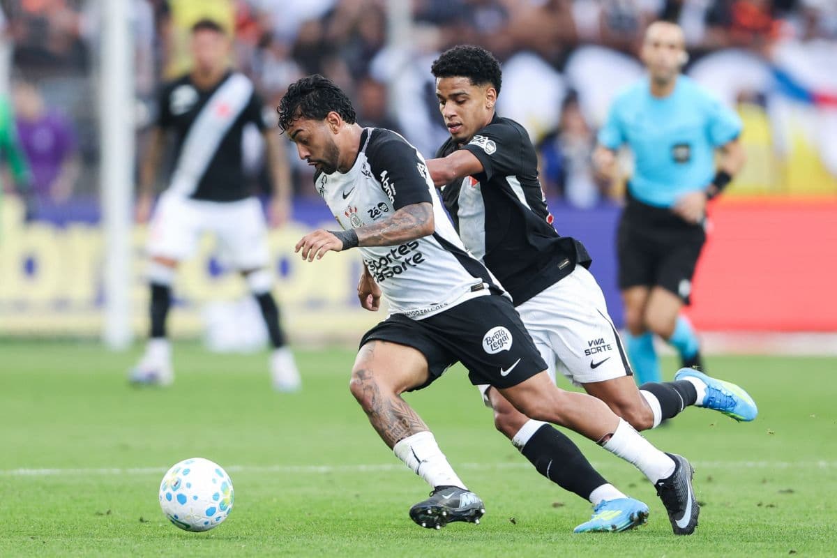 Corinthians vence Vasco e mantém invencibilidade sob Diniz