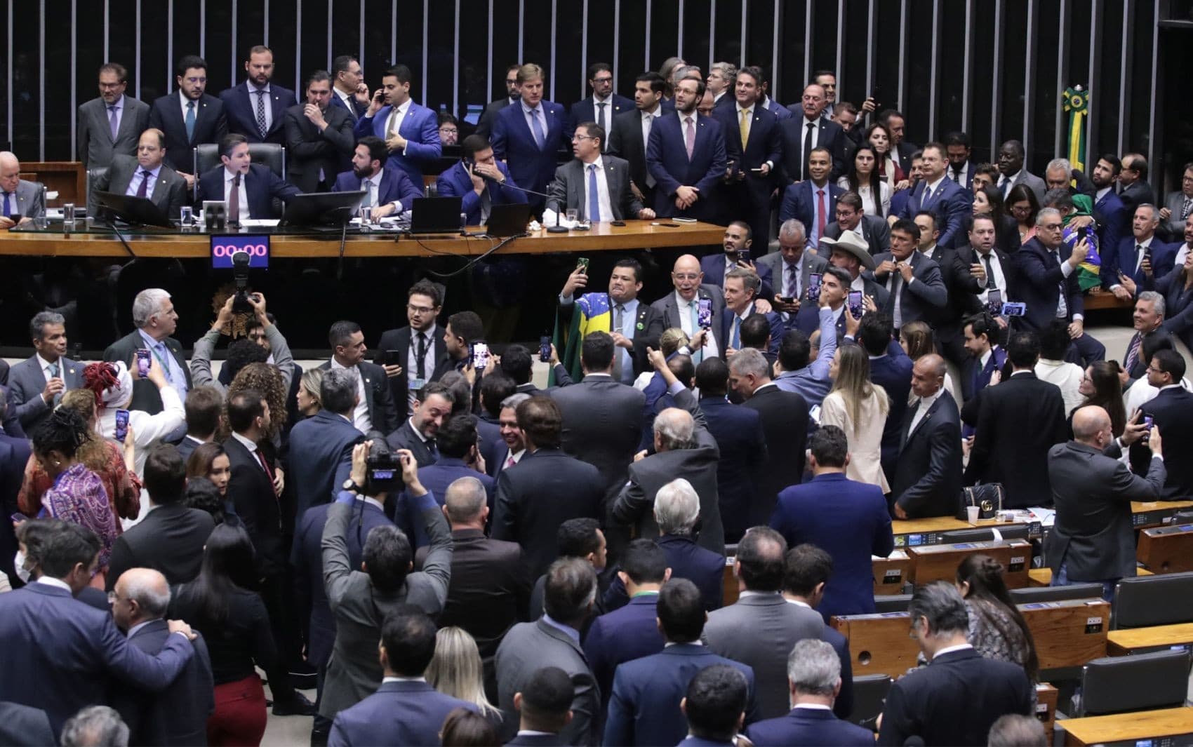 Candidatos brancos e homens predominam em repasses eleitorais para 2026