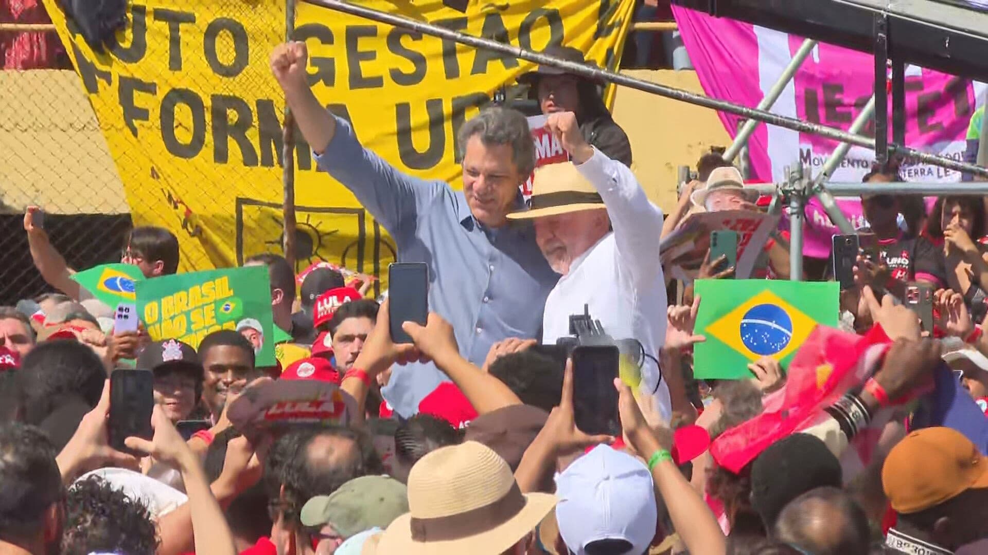 Haddad inicia campanha ao governo de SP em comício com Lula