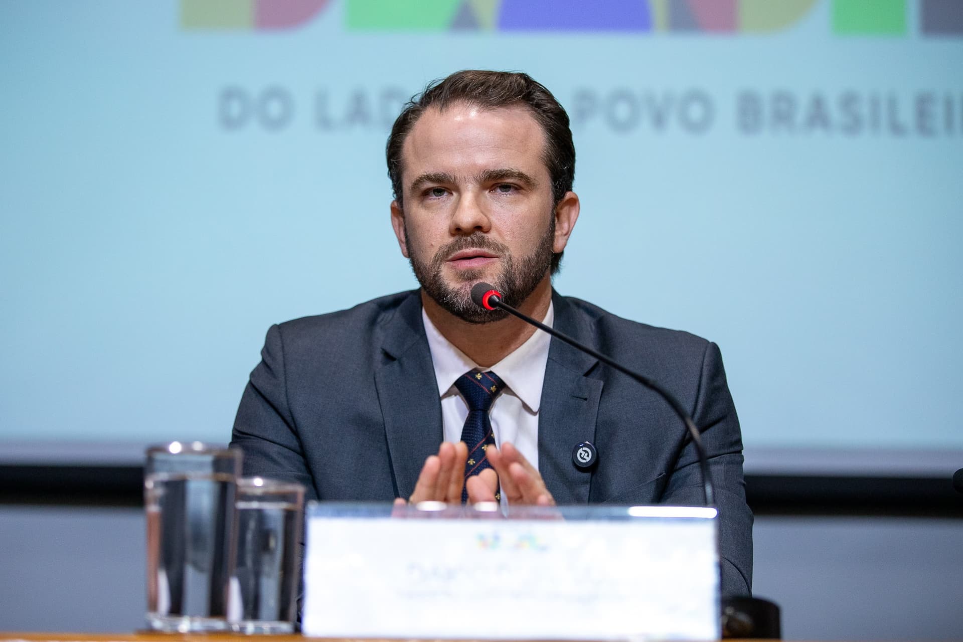 Pessimismo com a economia brasileira recua segundo Datafolha