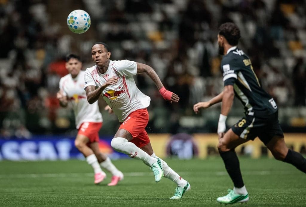 Vagner Mancini elogia time mesmo após derrota para o Atlético-MG