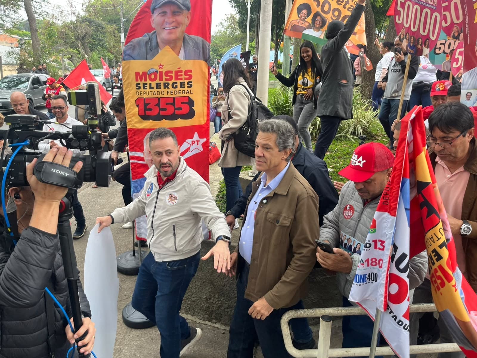 Haddad se pronuncia sobre investigação envolvendo empresas de ônibus e PCC