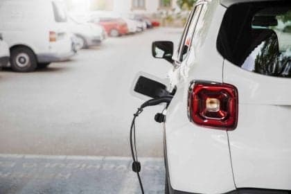 Yangwang apresenta SUV U8L para desafiar domínio europeu no luxo