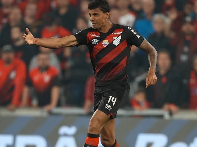 Athletico-PR tropeça em casa, mas segue firme na briga pelas primeiras posições do Brasileirão