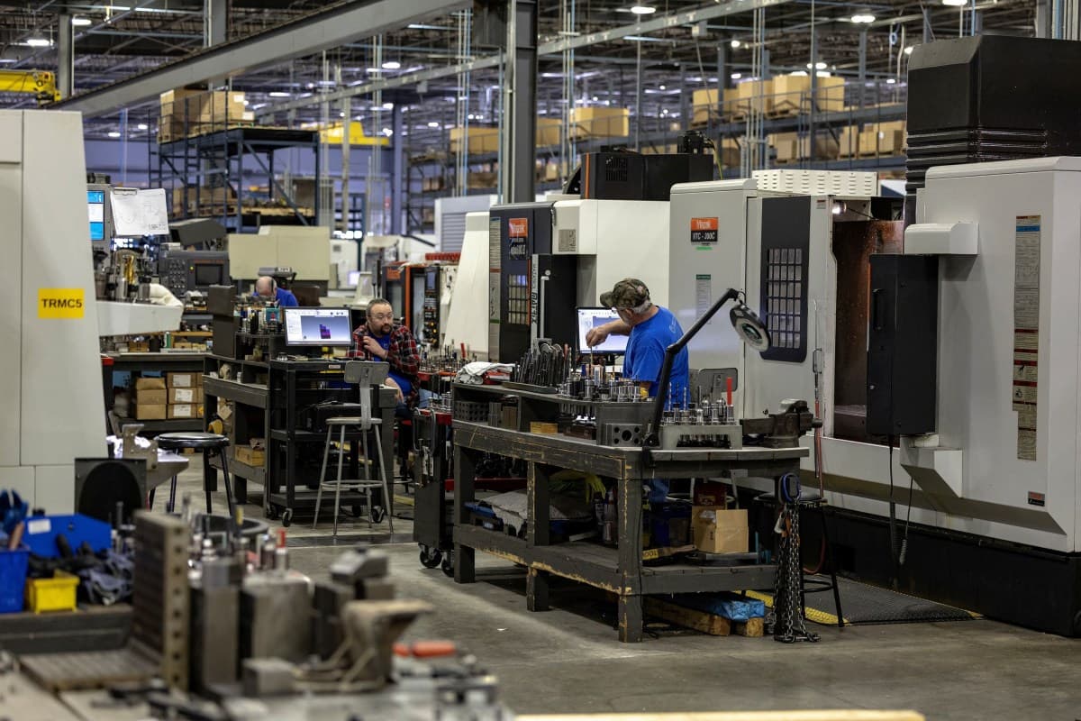 Produção manufatureira dos EUA cai 0,3% em agosto, segundo o Fed