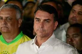 Guayaquil: Flávio Bolsonaro Tem Passaportes Cancelados e Não Pode Sair do País