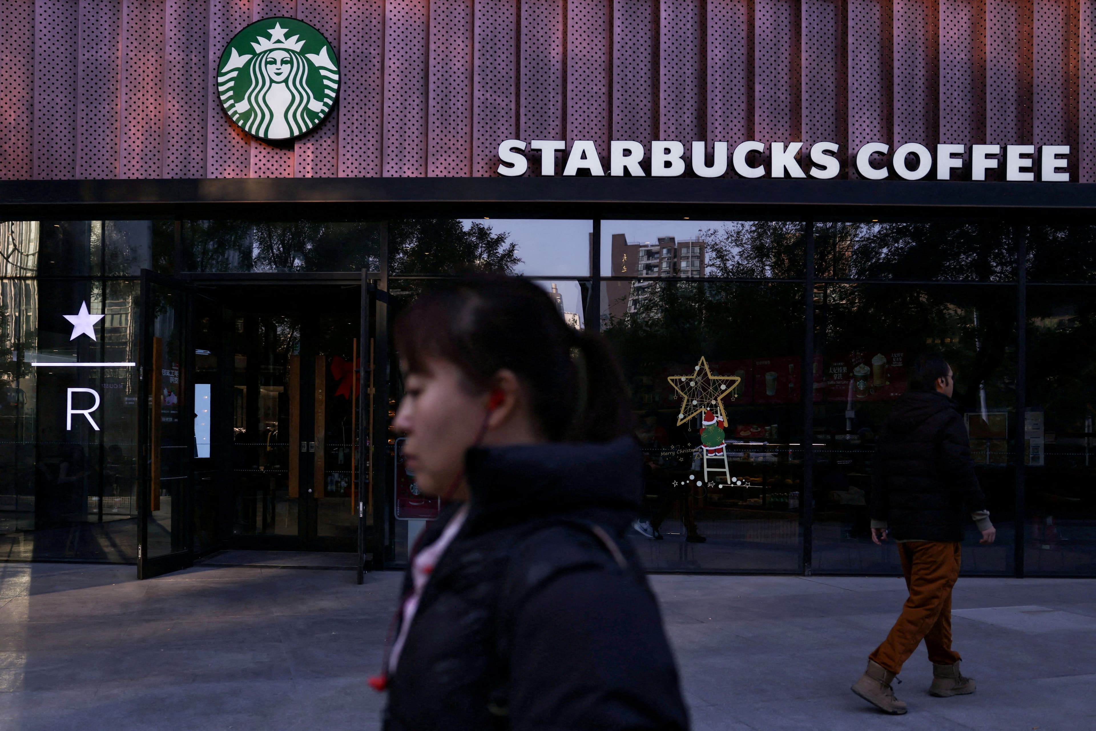 Starbucks processada por alegações de publicidade enganosa sobre bebidas sem açúcar