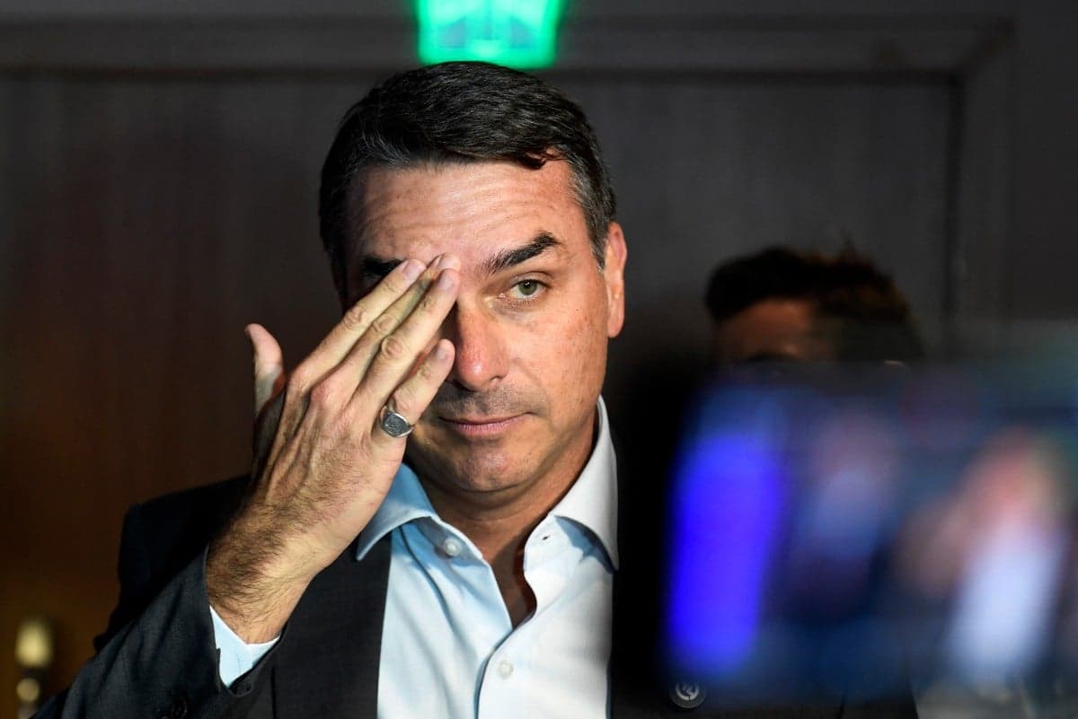 PT solicita investigação ao STF sobre suposta interferência estrangeira na candidatura de Flávio Bolsonaro