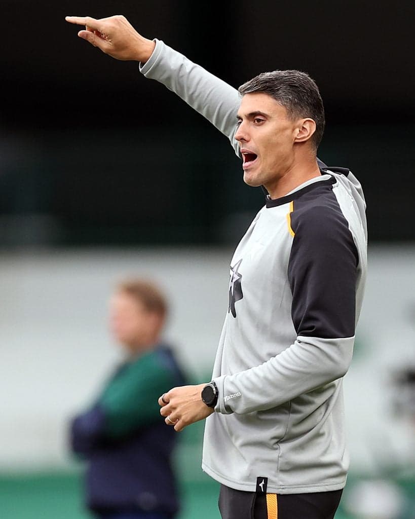 Matheus Bachi comanda empate do Botafogo contra o Coritiba