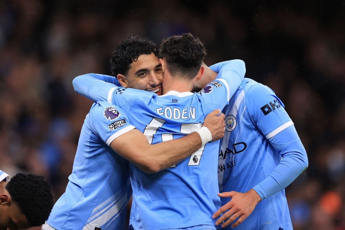 Manchester City vence Crystal Palace e se aproxima do Arsenal