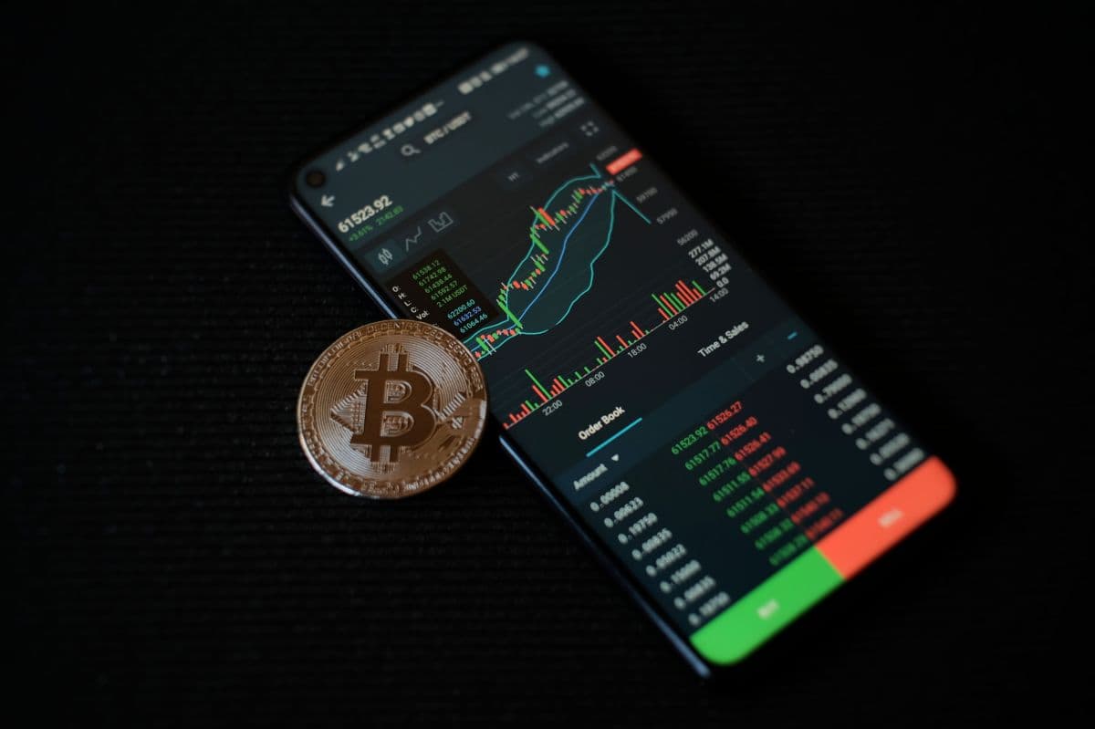 Investidores brasileiros priorizam segurança em ativos digitais