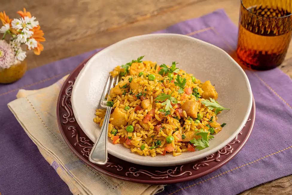 Galinhada na pressão: pratique uma receita rápida e saborosa