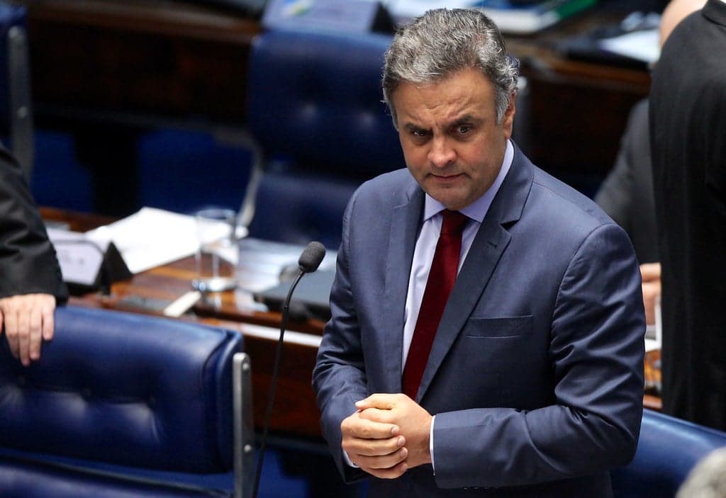 Aécio Neves recua de candidatura presidencial e pode buscar Senado