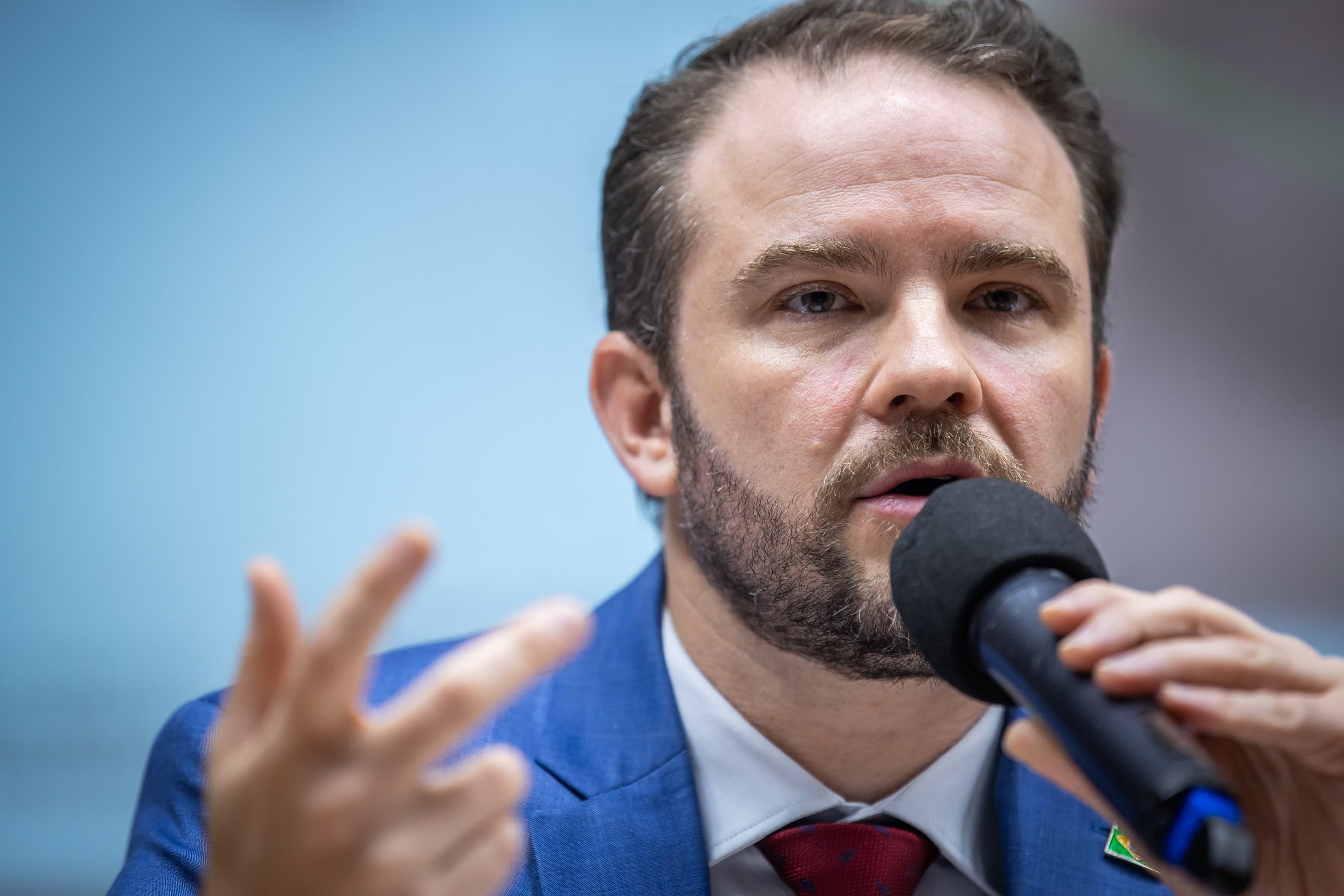 Governo Lula analisa usar FGTS para ajudar endividados