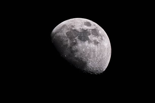 Lua hoje quinta-feira (13/08): fase e iluminação