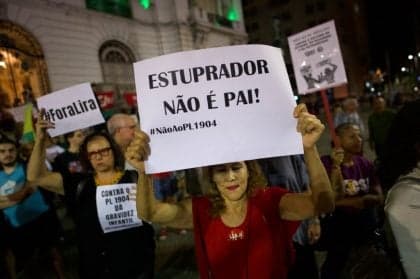 Debate sobre aborto em declínio no Brasil durante eleições de 2026